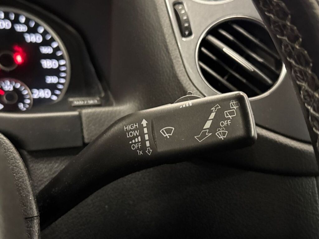 Volkswagen Tiguan 2012 Musta