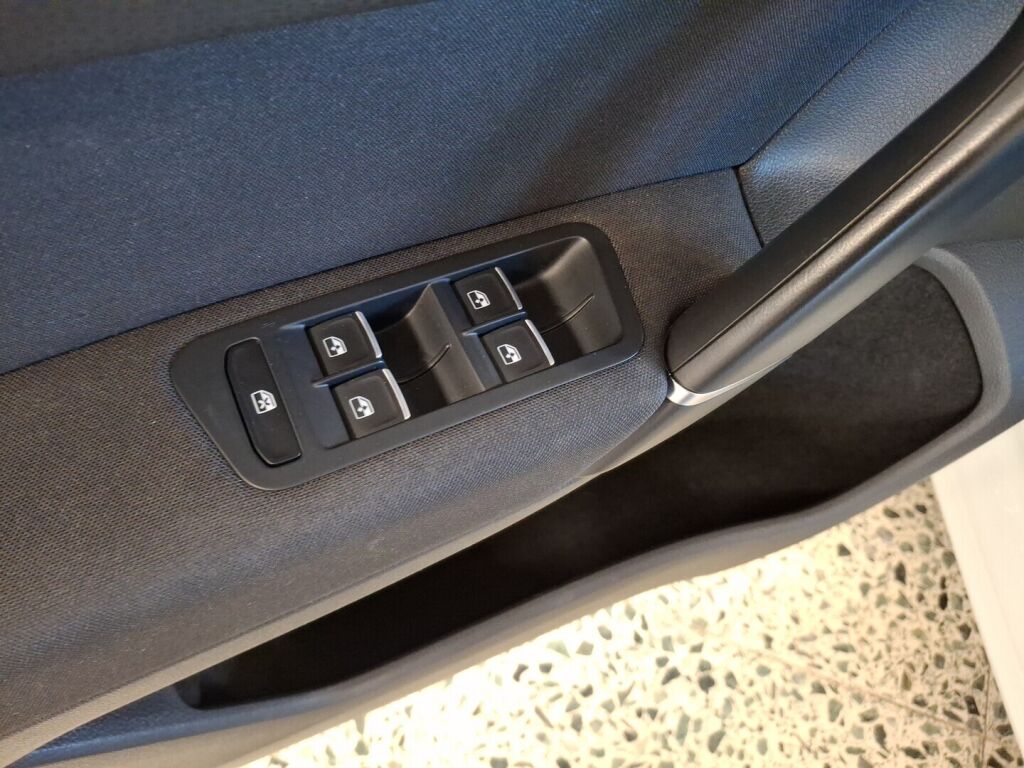 Volkswagen Golf Sportsvan 2018 Valkoinen