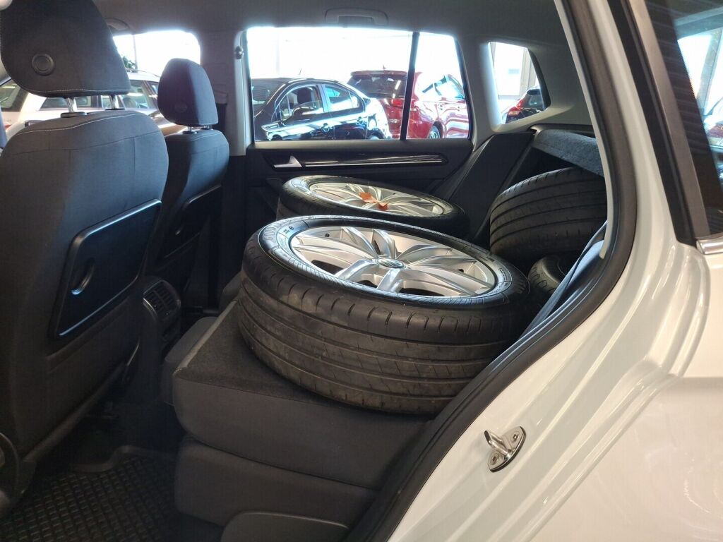 Volkswagen Golf Sportsvan 2018 Valkoinen