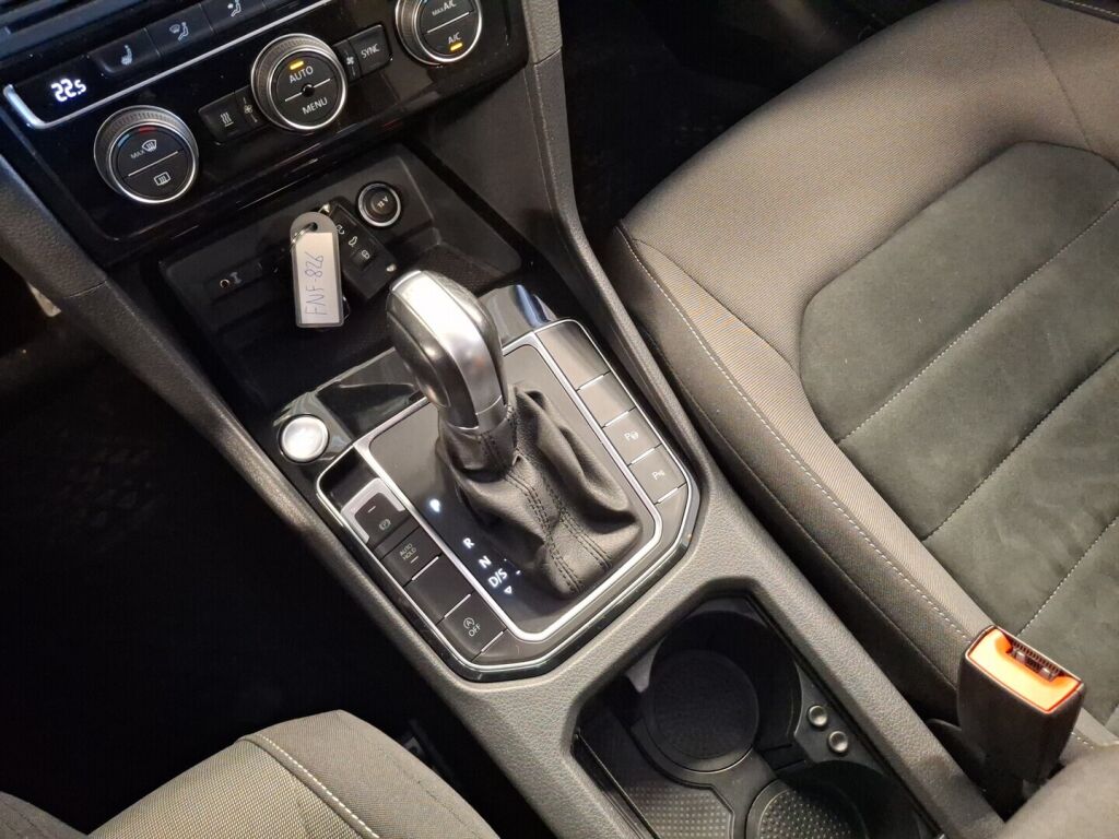 Volkswagen Golf Sportsvan 2018 Valkoinen