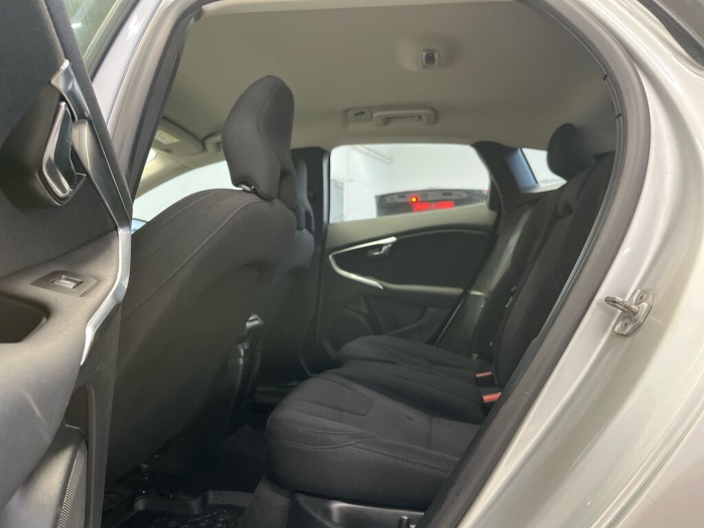 Volvo V40 Cross Country 2018 Met. Harmaa