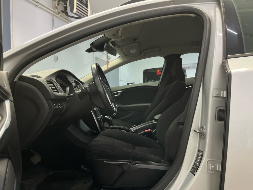 Volvo V40 Cross Country 2018 Met. Harmaa