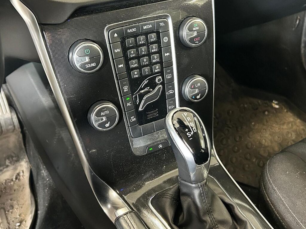 Volvo V40 Cross Country 2018 Met. Harmaa