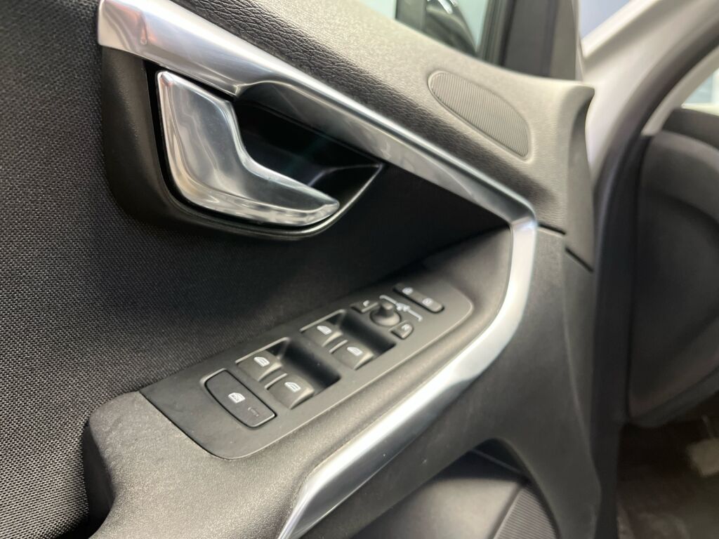 Volvo V40 Cross Country 2018 Met. Harmaa