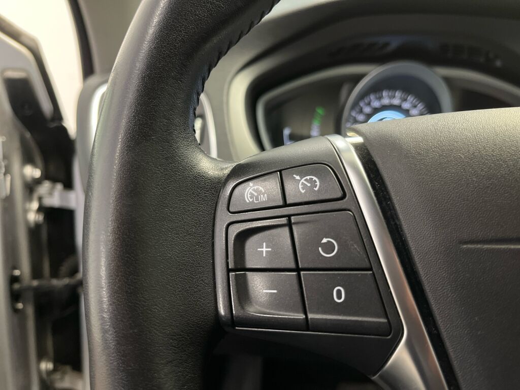 Volvo V40 Cross Country 2018 Met. Harmaa