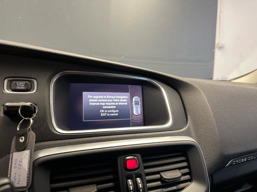 Volvo V40 Cross Country 2018 Met. Harmaa