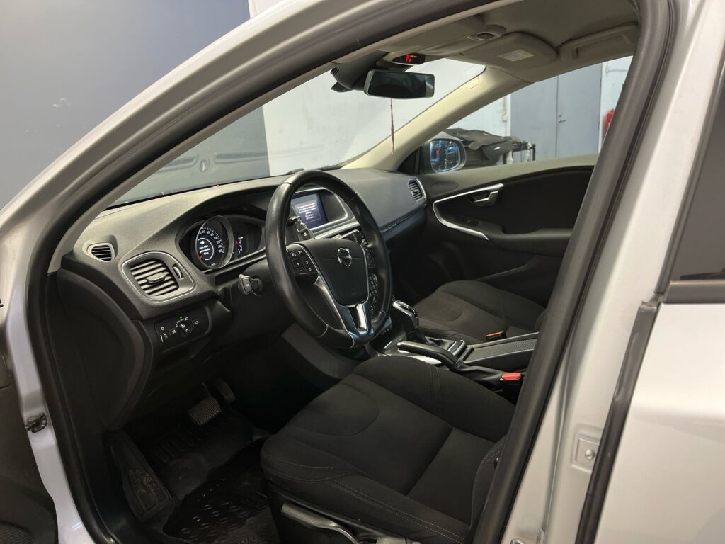 Volvo V40 Cross Country 2018 Met. Harmaa