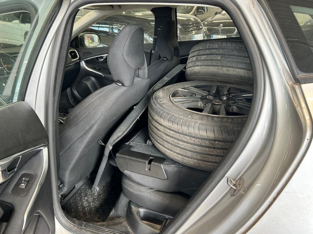 Volvo V40 Cross Country 2018 Met. Harmaa