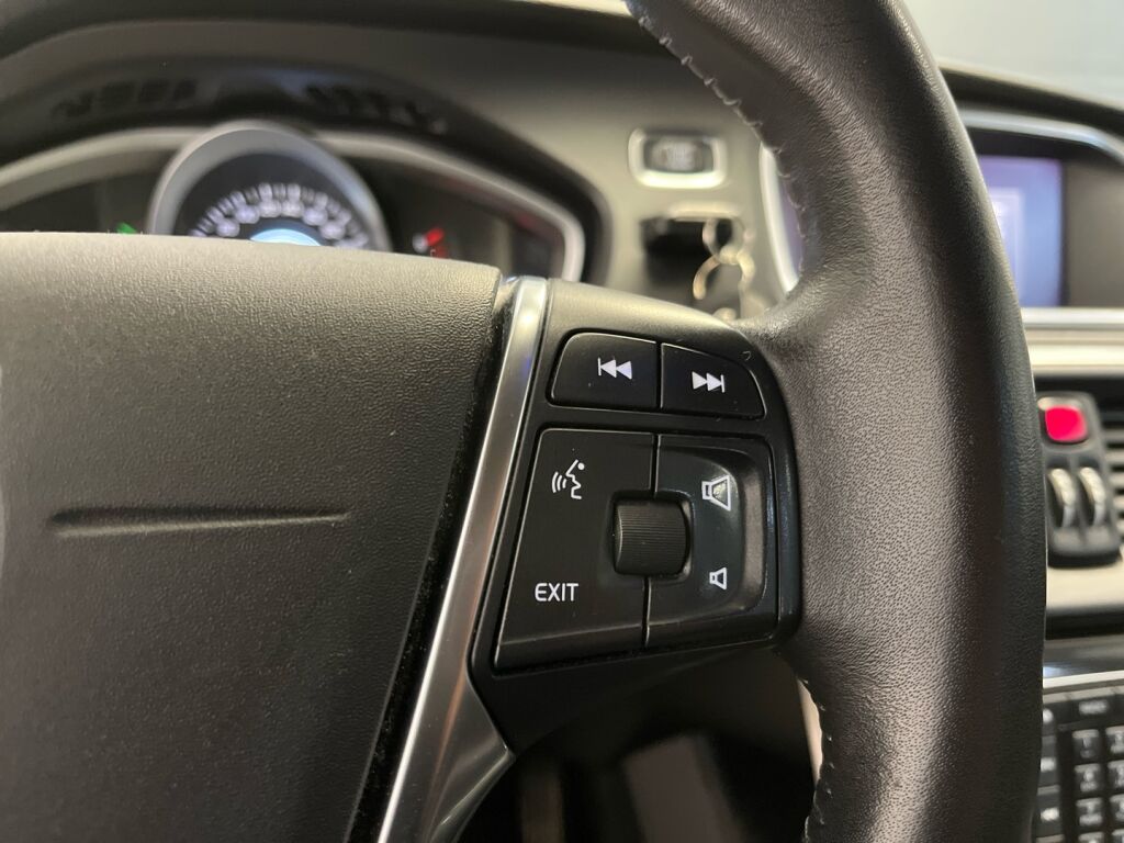 Volvo V40 Cross Country 2018 Met. Harmaa