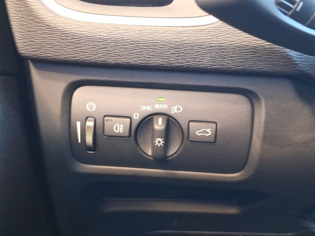 Volvo V40 Cross Country 2018 Sininen