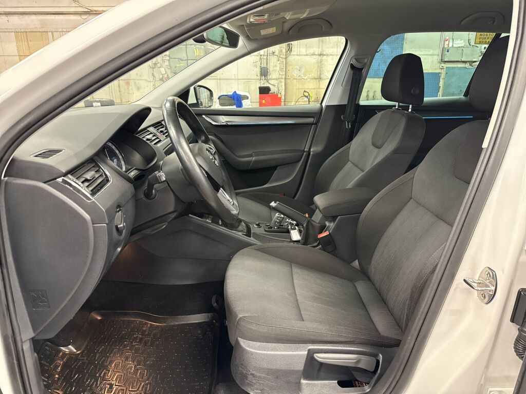 Skoda Octavia 2018 Valkoinen