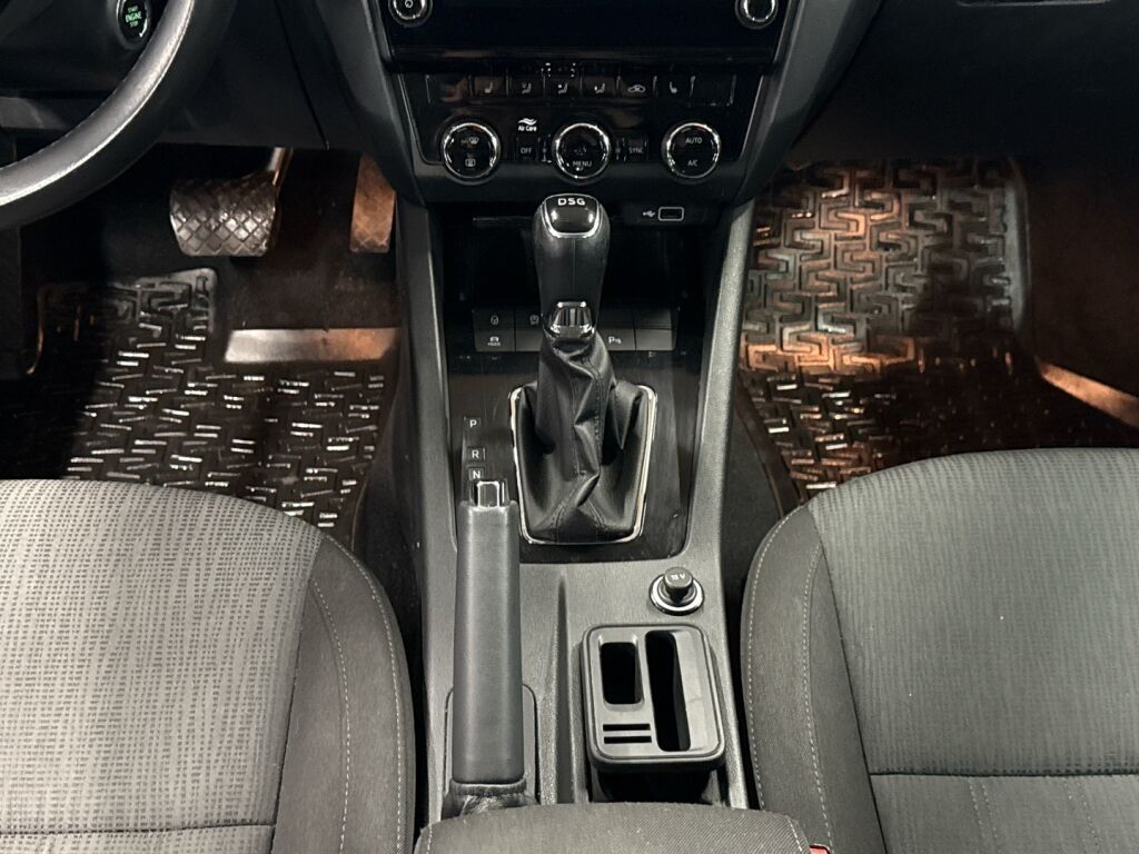 Skoda Octavia 2018 Valkoinen