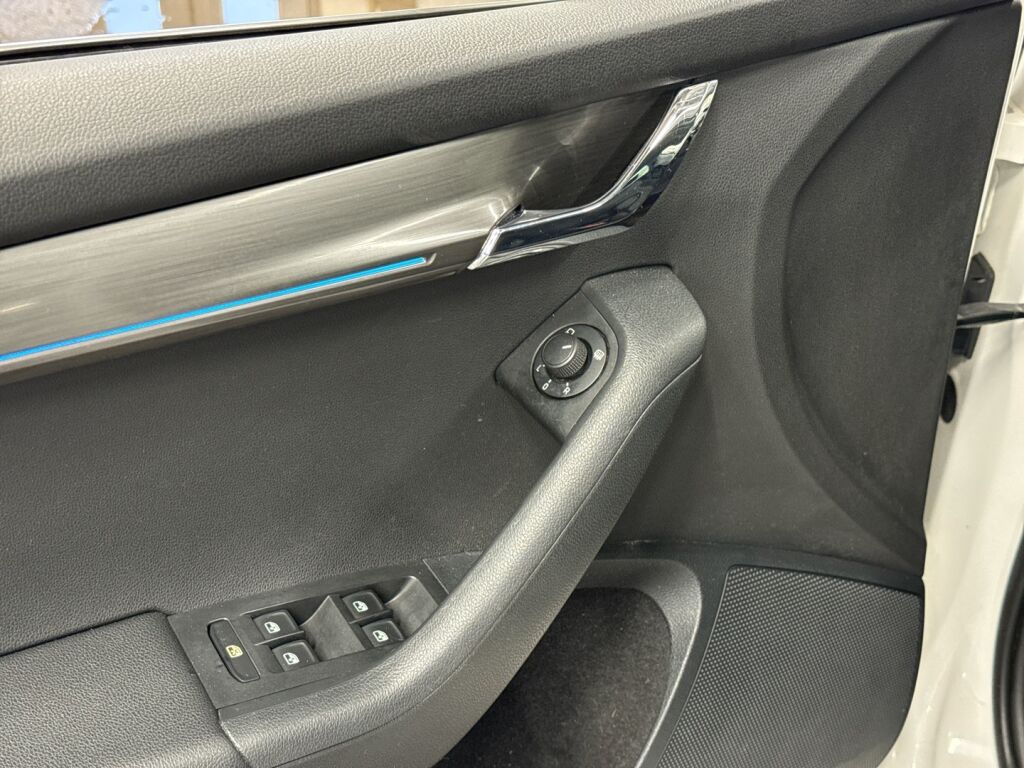 Skoda Octavia 2018 Valkoinen