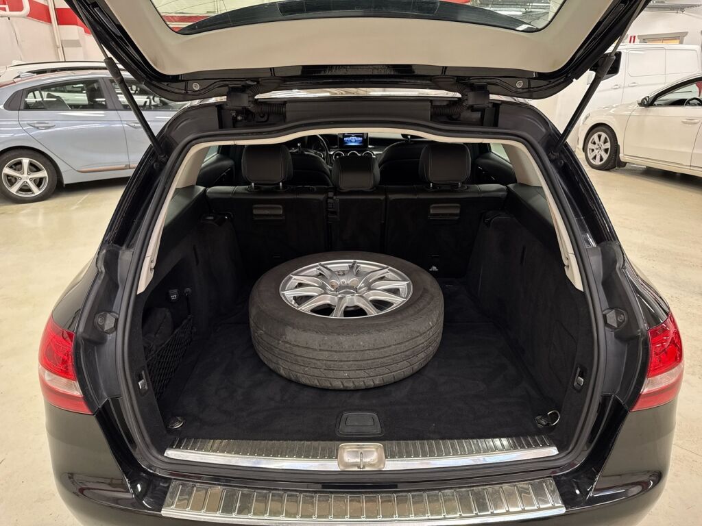 Mercedes-Benz C 2015 Musta