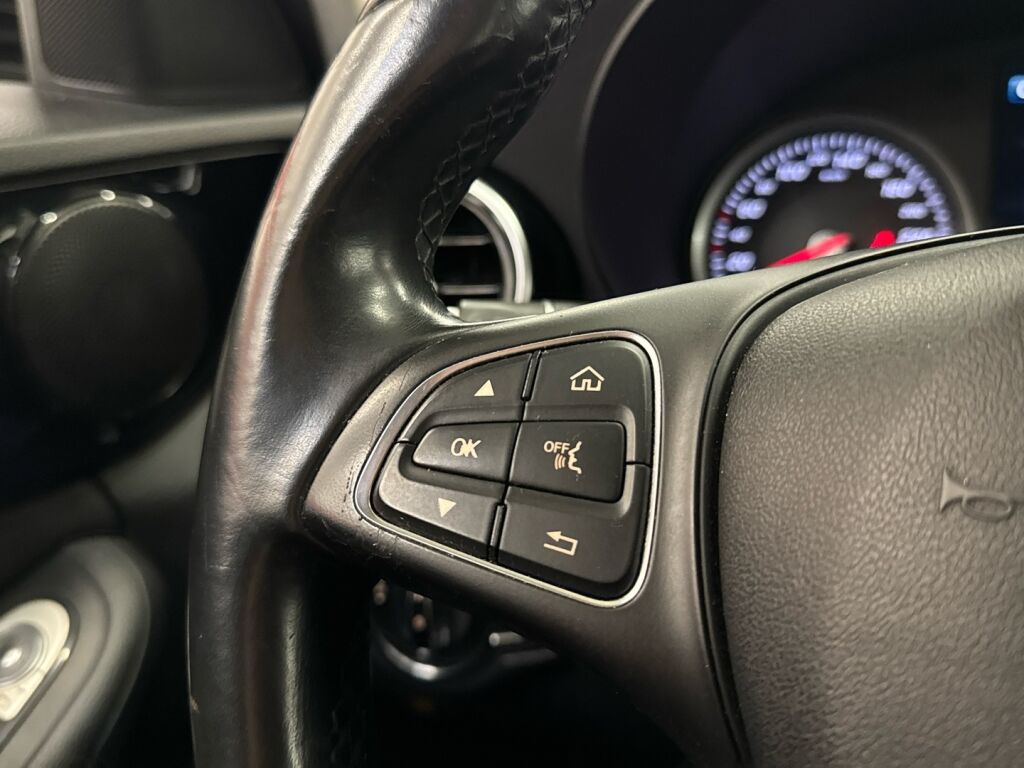 Mercedes-Benz C 2015 Musta