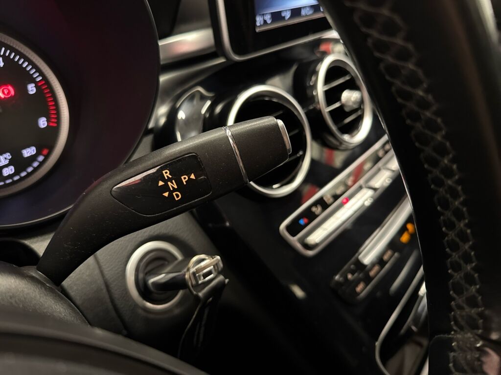 Mercedes-Benz C 2015 Musta