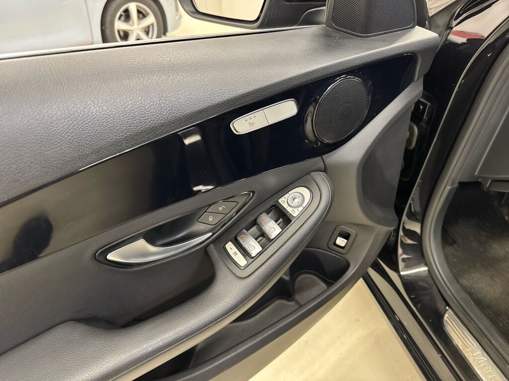 Mercedes-Benz C 2015 Musta