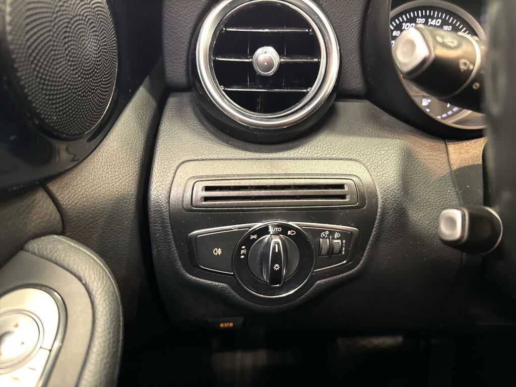 Mercedes-Benz C 2015 Musta