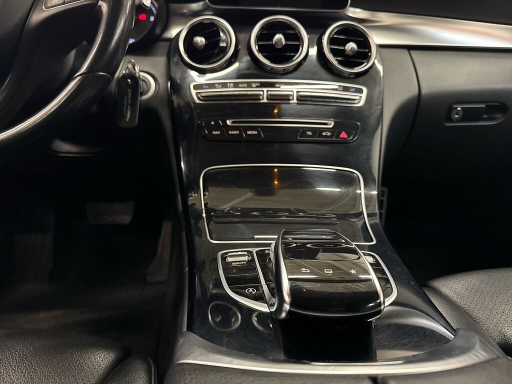 Mercedes-Benz C 2015 Musta