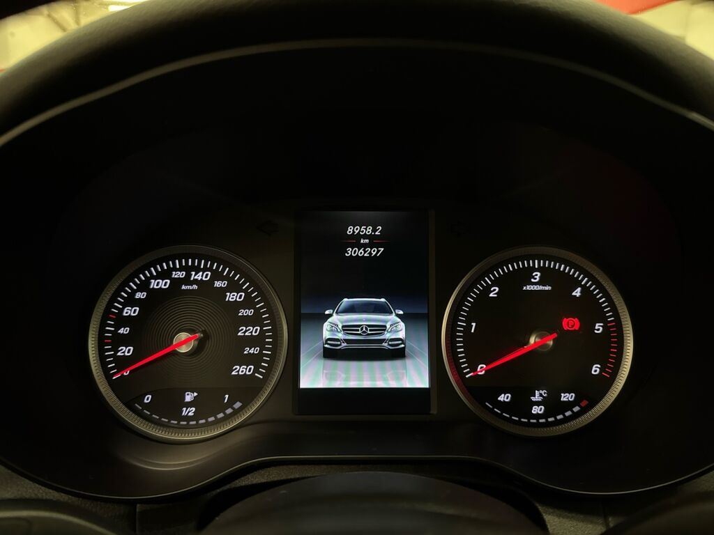 Mercedes-Benz C 2015 Musta