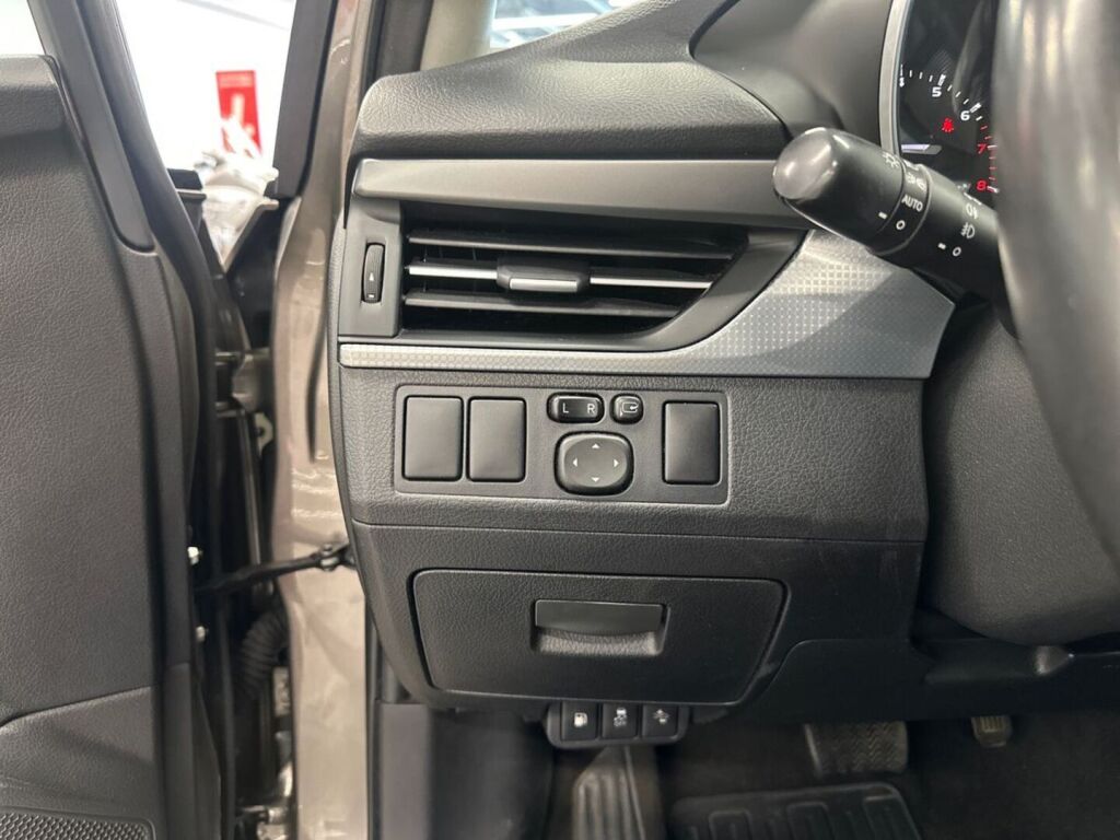 Toyota Avensis 2018 Harmaa