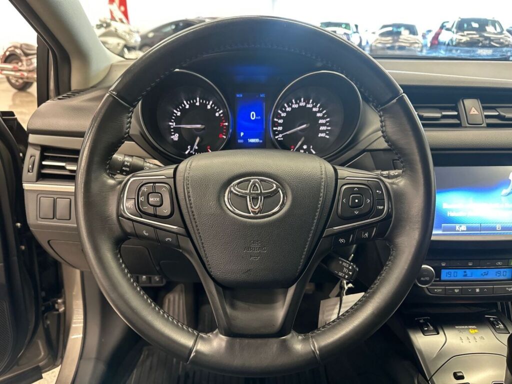 Toyota Avensis 2018 Harmaa