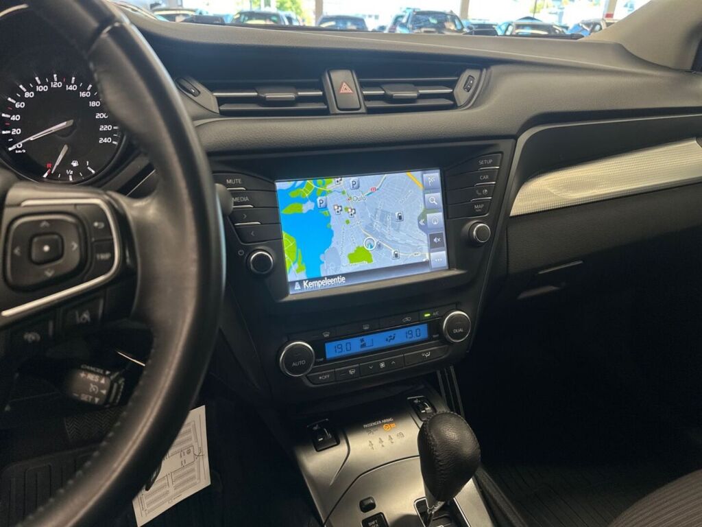 Toyota Avensis 2018 Harmaa