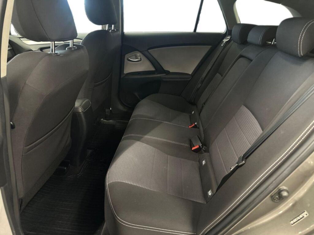 Toyota Avensis 2018 Harmaa