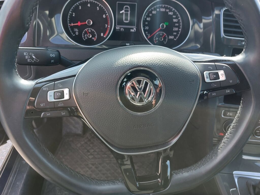 Volkswagen Golf 2018 Sininen