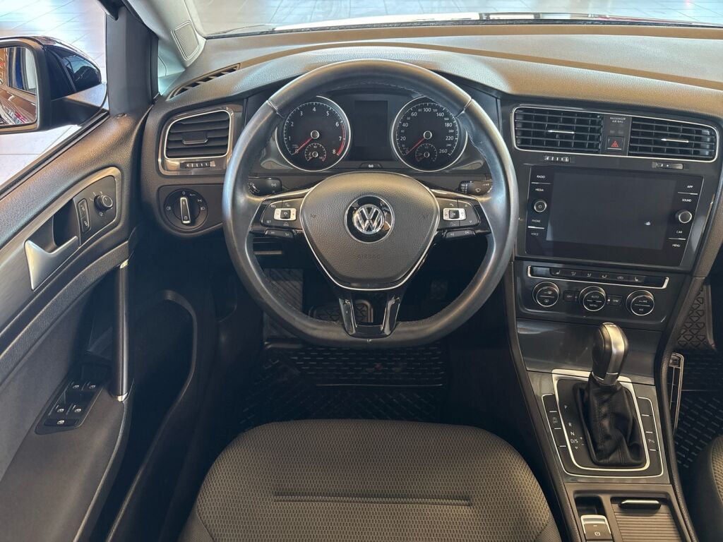 Volkswagen Golf 2018 Sininen