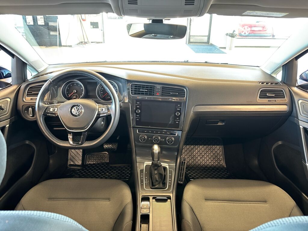 Volkswagen Golf 2018 Sininen