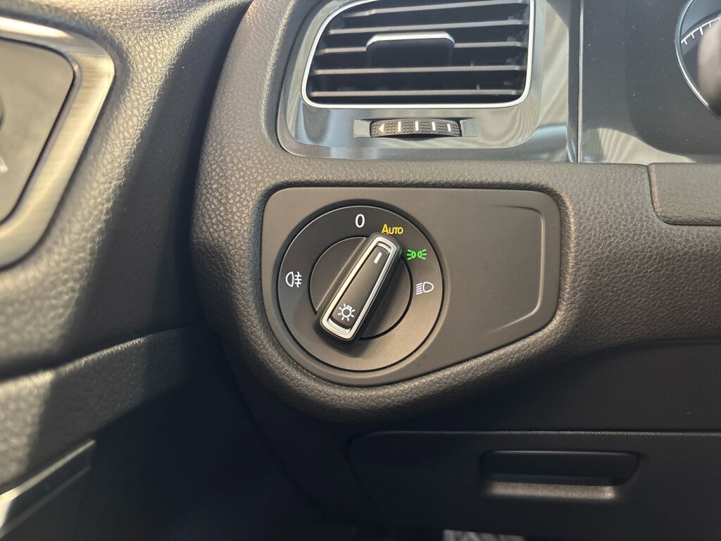 Volkswagen Golf 2018 Sininen