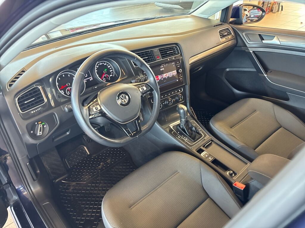 Volkswagen Golf 2018 Sininen