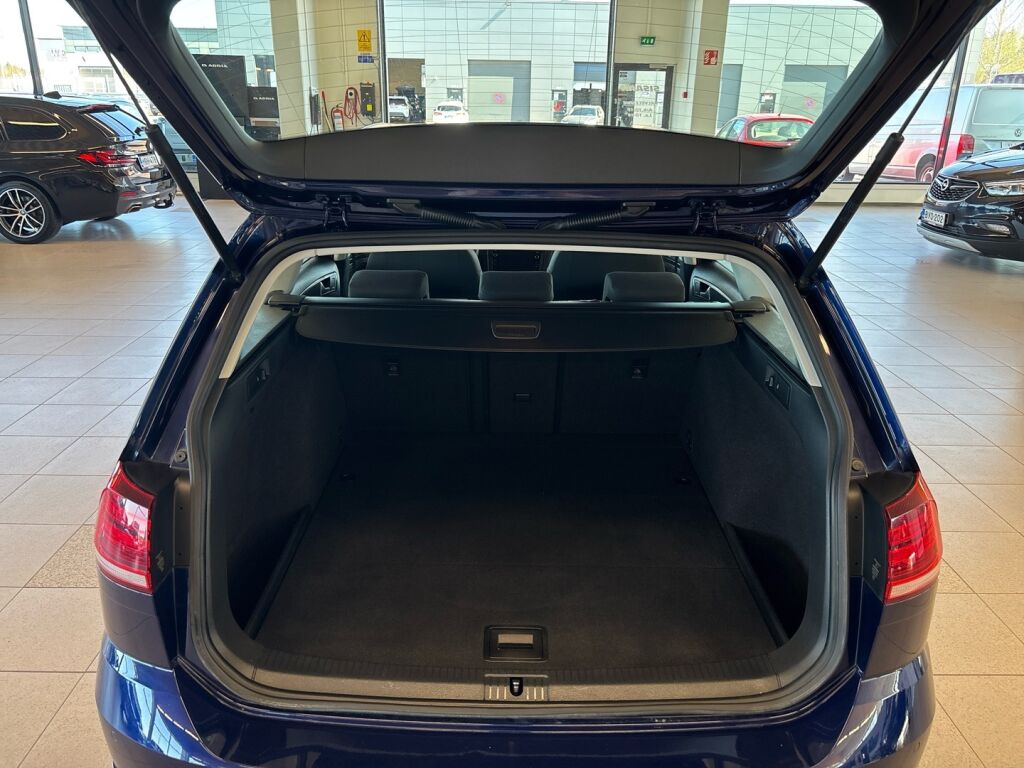 Volkswagen Golf 2018 Sininen