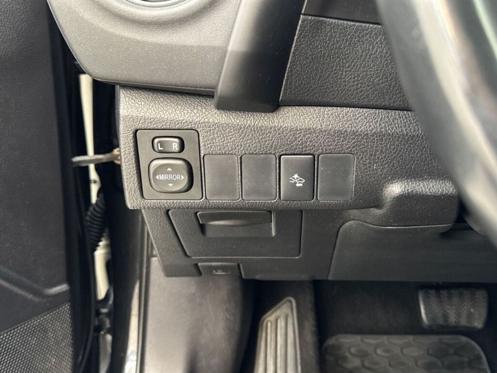 Toyota Auris 2018 Musta