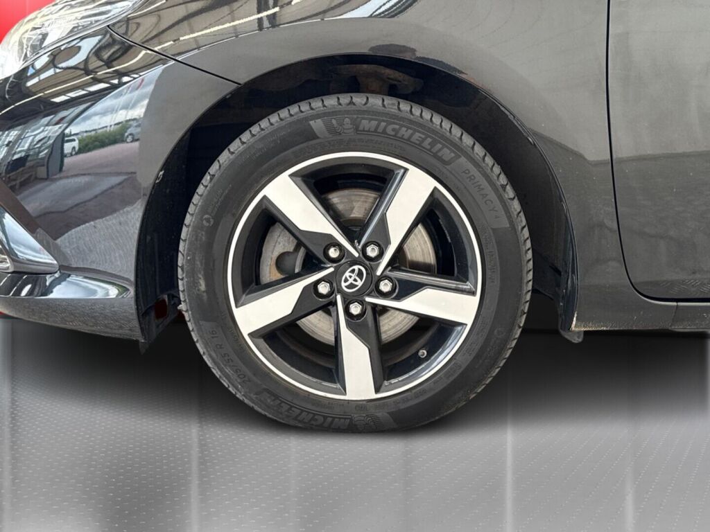 Toyota Auris 2018 Musta