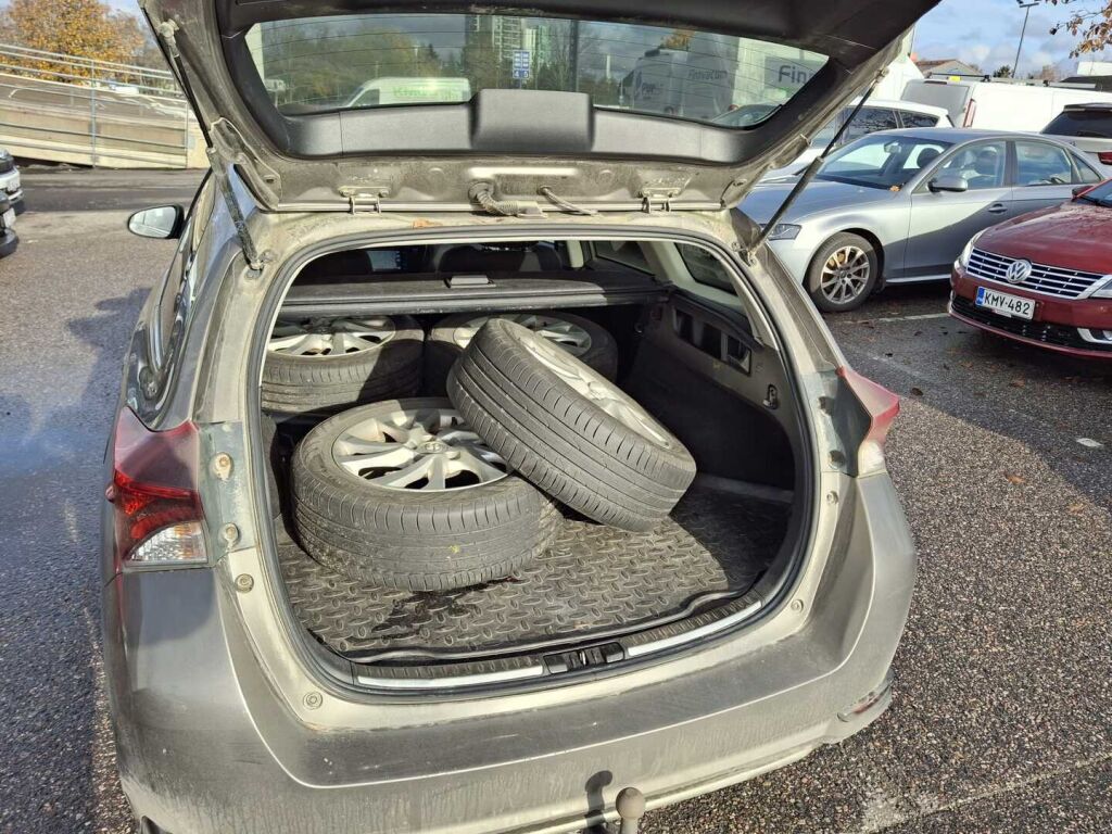 Toyota Auris 2018 Harmaa