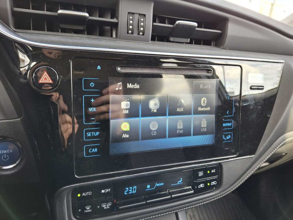 Toyota Auris 2018 Harmaa