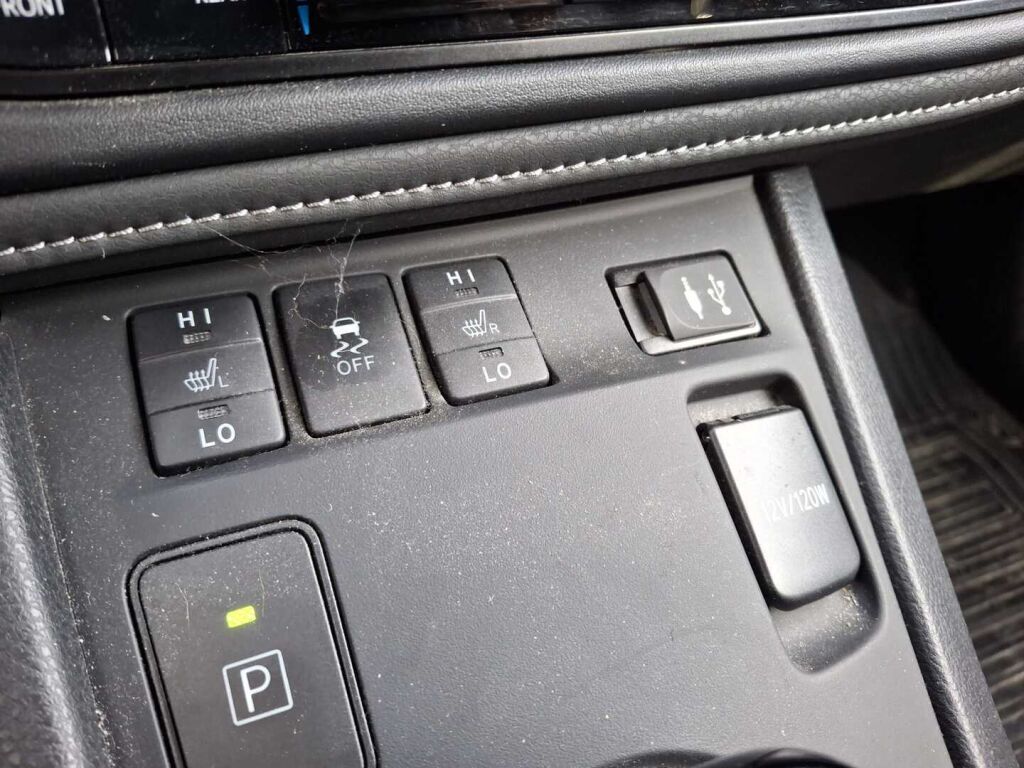 Toyota Auris 2018 Harmaa