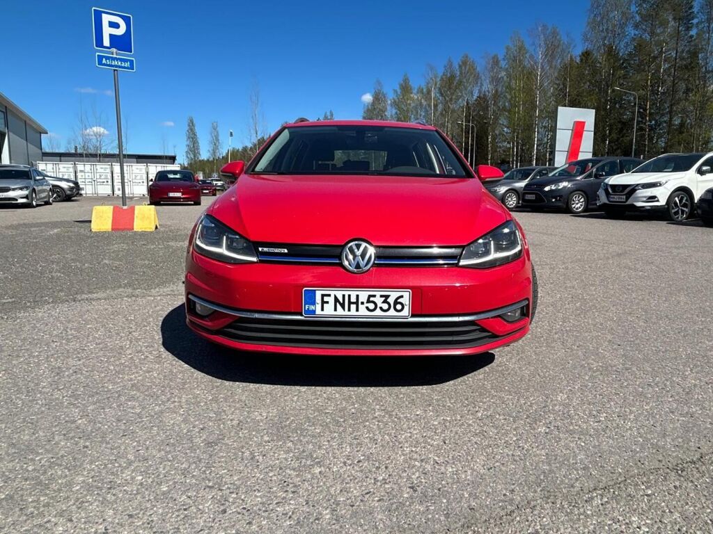 Volkswagen Golf 2018 Punainen