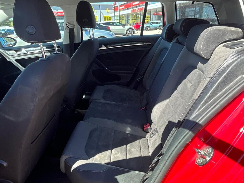 Volkswagen Golf 2018 Punainen