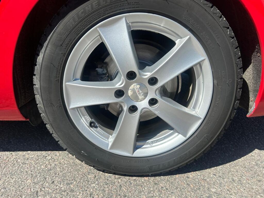 Volkswagen Golf 2018 Punainen