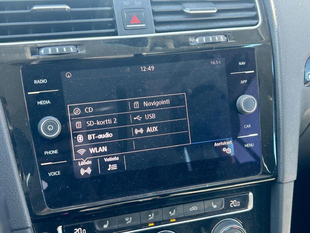 Volkswagen Golf 2018 Punainen