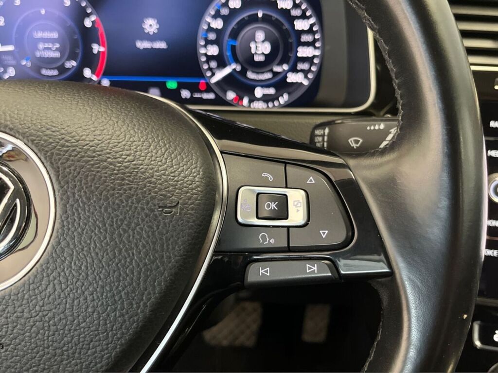 Volkswagen Golf 2018 Punainen
