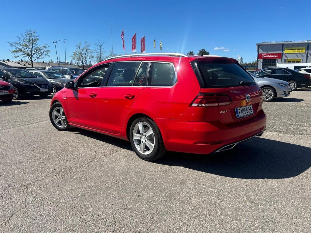 Volkswagen Golf 2018 Punainen