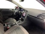 Volkswagen Golf 2018 Punainen