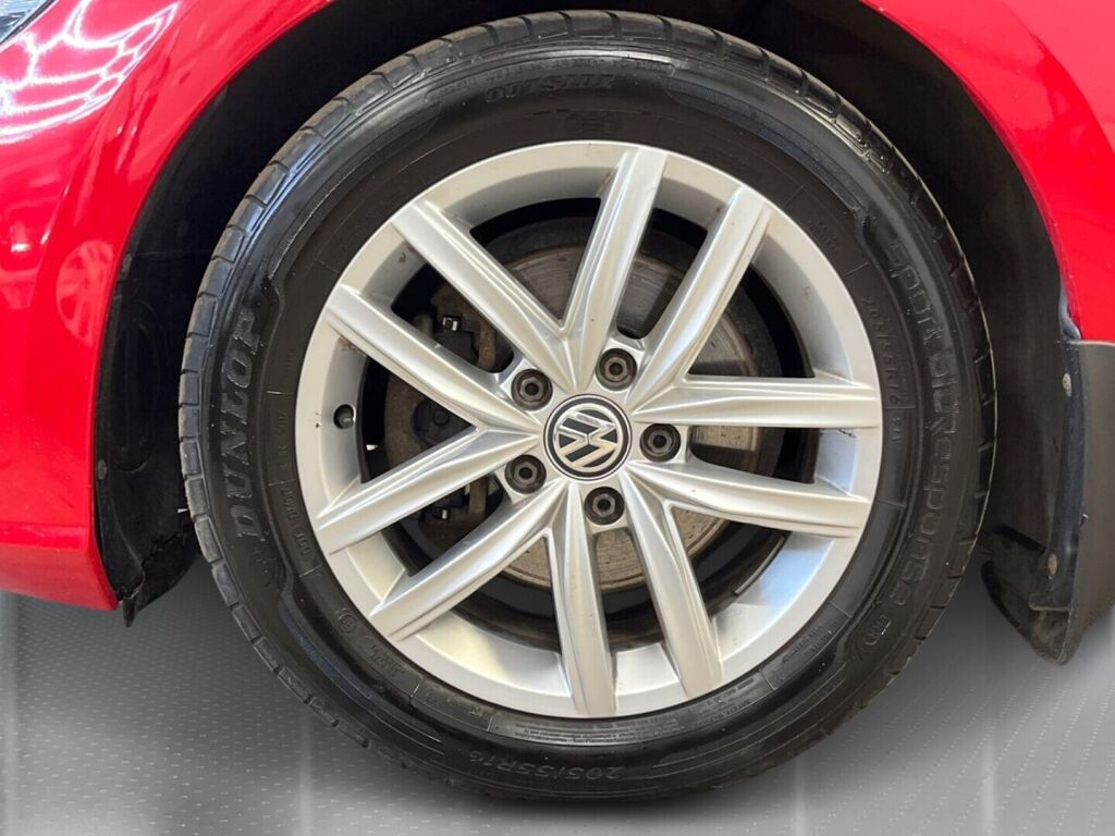 Volkswagen Golf 2018 Punainen
