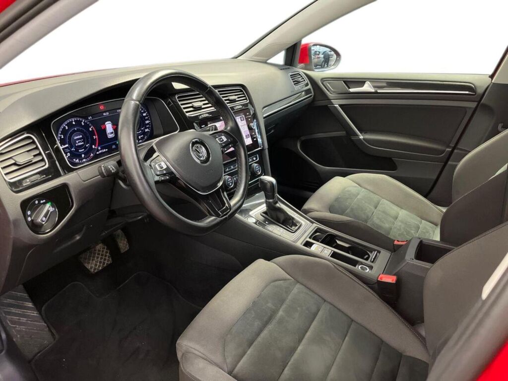 Volkswagen Golf 2018 Punainen