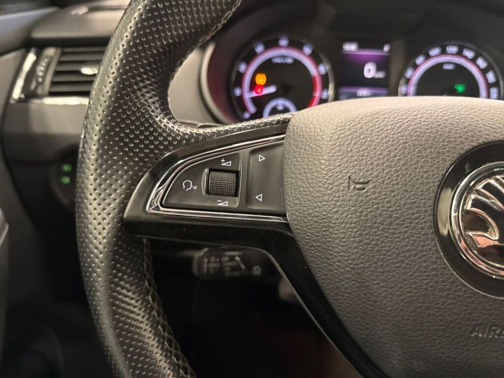 Skoda Octavia 2018 Musta