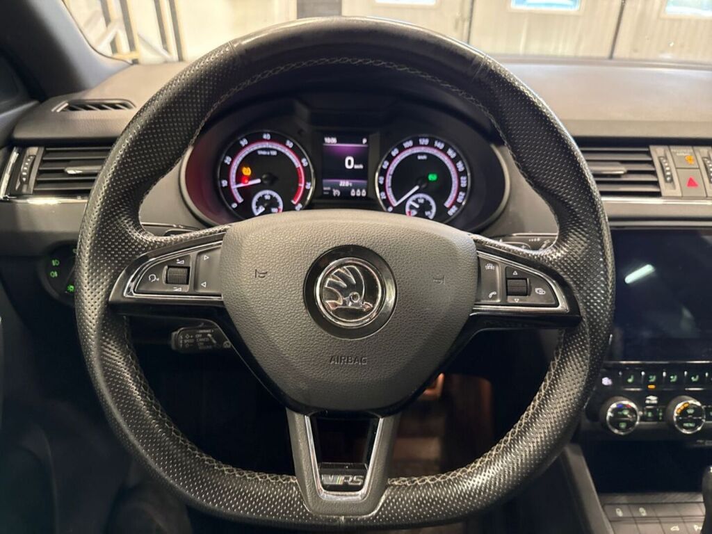 Skoda Octavia 2018 Musta